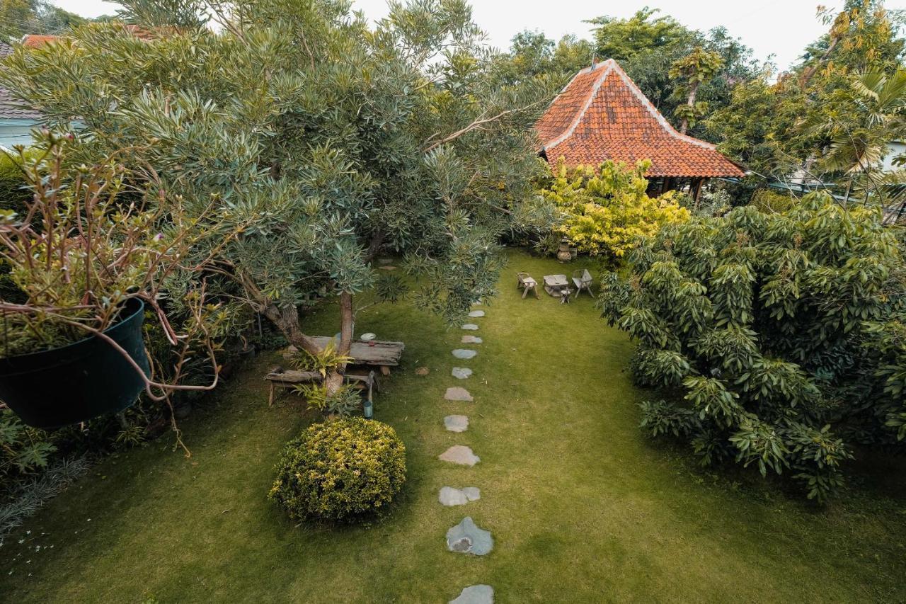 Bed & Breakfast Djajanti House 2*
